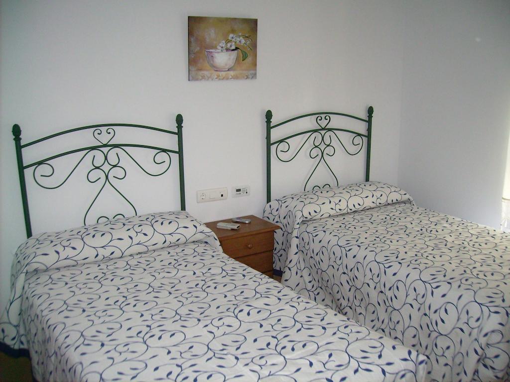 Hotel Delphos Moraleja Szoba fotó